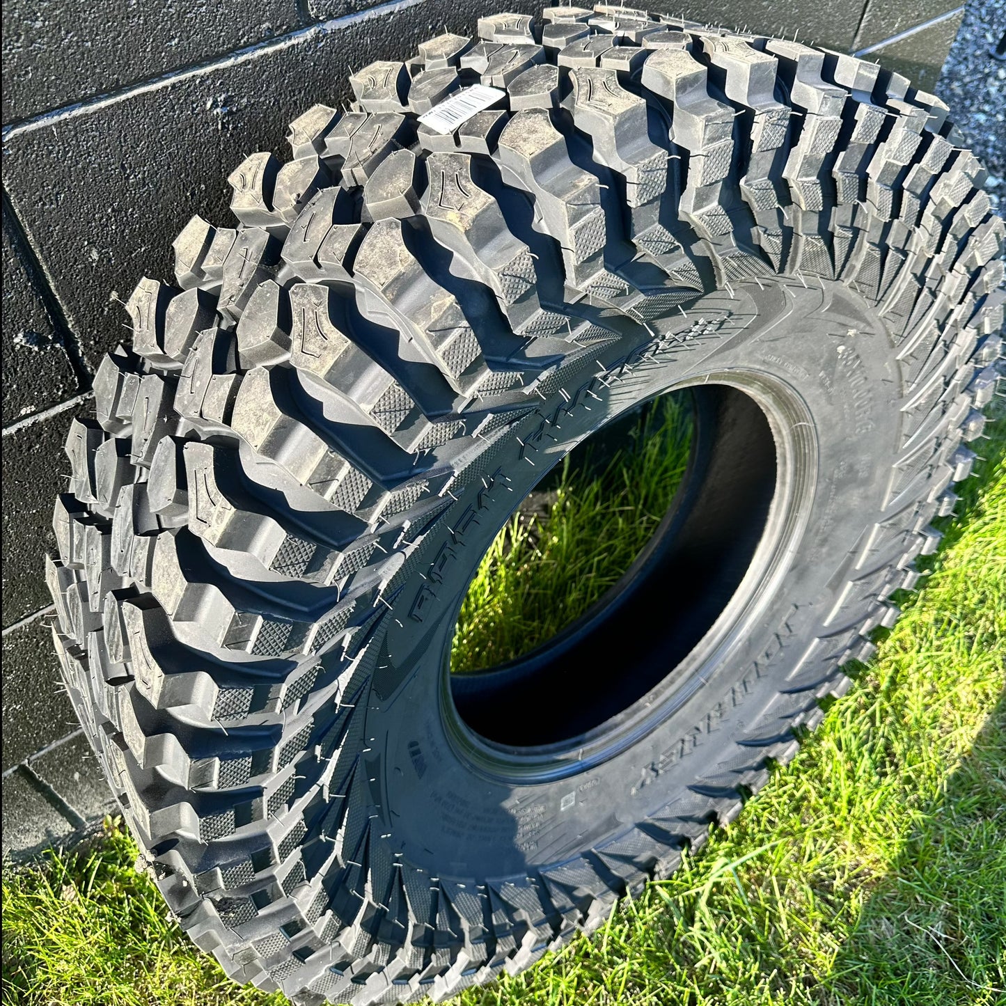 Vision wheel Rock Hugger tire